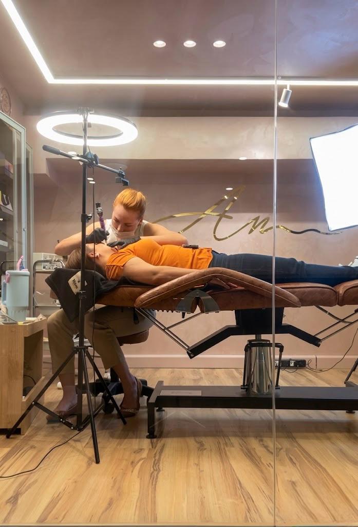 Adara Nogueira trabalhando Studio Macaé